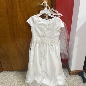 Elegant White Dress with Floral Embroidery